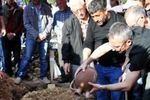İki &ccedil;ocuk babası madenci karanfillerle uğurlandı