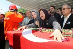 Y&uuml;rek yakan feryatlarla uğurlandı
