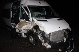 Tur minib&uuml;s&uuml; kaza yaptı: 12 yaralı