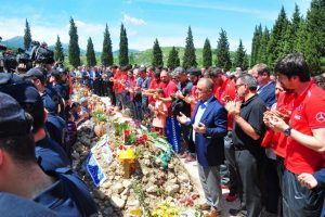 Milli takımdan Soma'da duygu dolu ziyaret