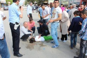 Dikkatsiz s&uuml;r&uuml;c&uuml; kuzenlere &ccedil;arptı