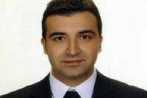 &Ouml;l&uuml;m otomobilini temizlerken yakaladı