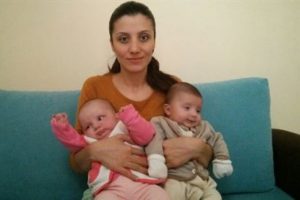 İkizlerin annesine 'erteleme' i&ccedil;in Adli Tıp Kurumu raporu beklenecek