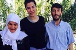 Deniz Akkaya &ccedil;ileden &ccedil;ıktı 'Utan kendinden!'