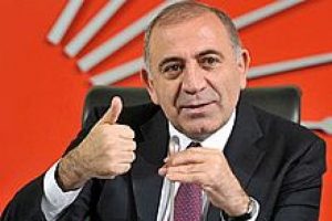 CHP'de G&uuml;rsel Tekin'in y&uuml;kselişi s&uuml;r&uuml;yor...