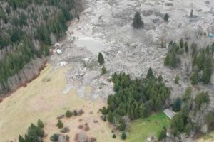 G&uuml;rcistan'da heyelan: 2'si T&uuml;rk 7 kayıp