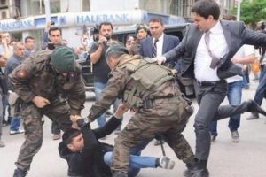 Arın&ccedil;'tan tekme a&ccedil;ıklaması