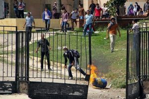 40 &ouml;ğrenci g&ouml;zaltına alındı