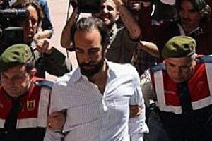 Serbest kalmak i&ccedil;in &ouml;len iş&ccedil;ileri kullandı!