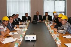 Bakan ve vekiller Somalı madencilerle g&ouml;r&uuml;şt&uuml;