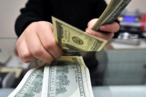 Dolar bir haftanın en d&uuml;ş&uuml;k seviyesinde