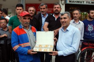 Temizlik iş&ccedil;isinden insanlık dersi