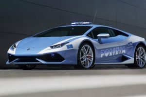 D&uuml;nyanın en hızlı polis aracı İtalya'da