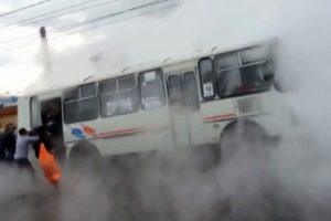 Yol &ccedil;&ouml;kt&uuml;, sıcak su borusu patladı ve dahası...