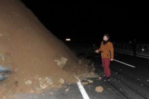 G&uuml;m&uuml;şhane- Giresun yolunda heyelan