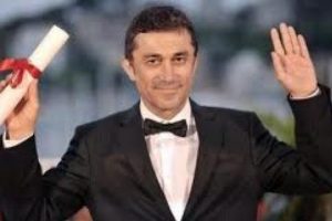 T&uuml;rk y&ouml;netmene Fransa'dan b&uuml;y&uuml;k &ouml;d&uuml;l!