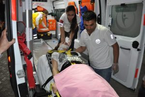 Cam silerken 4'&uuml;nc&uuml; kattan d&uuml;şt&uuml;