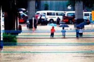 Bin 143 ev &ccedil;&ouml;kt&uuml;, 19 kişi hayatını kaybetti