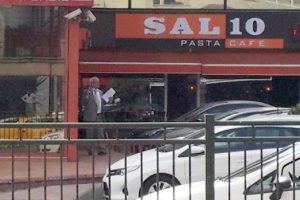 Sokaktan zirveye &ccedil;ıktı intiharın eşiğine geldi