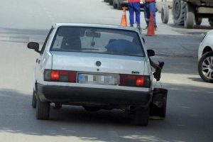 Sonunda bu da oldu! Pikniğe otomobille k&ouml;z taşındı!