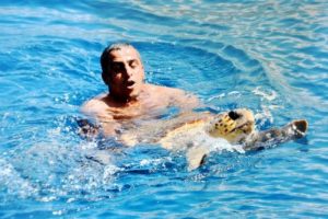 Caretta Caretta'yı tekneciler kurtardı