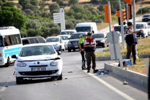 Otomobil ile &ccedil;arpışan ATV s&uuml;r&uuml;c&uuml;s&uuml;...