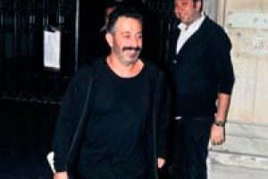 'Pek Yakında'ya kutlama...