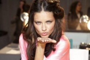 Adriana Lima tasavvufa merak sardı....