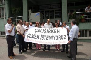 '&Ccedil;alışırken &ouml;lmek istemiyoruz' diyen memurlar, eylem yaptı