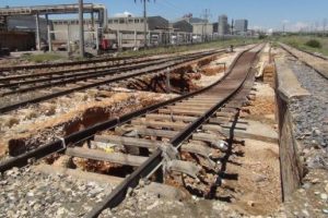 Yağmur tren raylarını &ccedil;&ouml;kertti