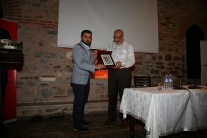 "27 mayıs demokrasinin kara lekesi"