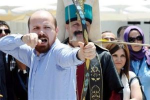 Bilal Erdoğan 'Ya Hak' deyip atış yaptı