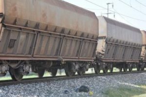 Tren altında kalan iş&ccedil;i hayatını kaybetti