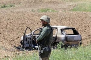 Bing&ouml;l yolu h&acirc;l&acirc; kapalı, Hani'de 1 asker ka&ccedil;ırıldı