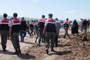 Jandarma ile k&ouml;yl&uuml; arasında HES arbedesi