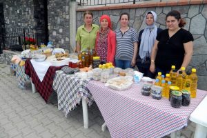 Kumyakalı kadınlarlardan el emeği pazarı