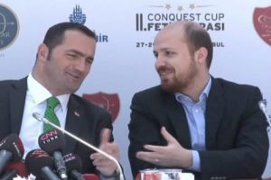 Bilal Erdoğan'ın mikrofonu a&ccedil;ık kalınca