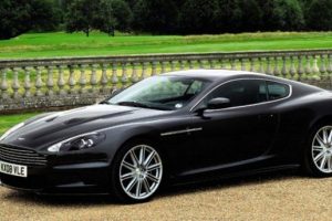 Aston Martin 1094 aracı geri &ccedil;ağırdı