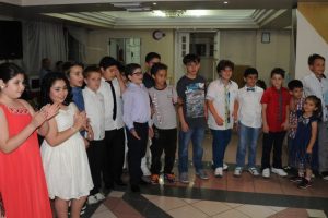 Bursa'da ilkokul &ouml;ğrencilerinin mezuniyet coşkusu