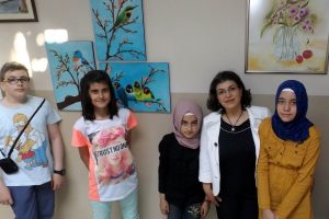 &Ouml;zel &ccedil;ocuklardan resim sergisi