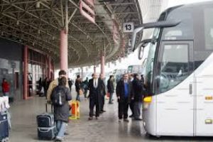 Seyahata &ccedil;ıkanlar akrabalarının yanında kaldı