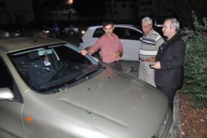 Eski belediye başkanının otomobiline saldırı