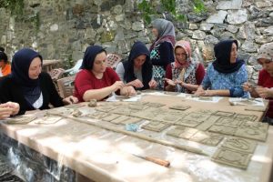 Tarihi duvarları engelli &ccedil;ocuklar s&uuml;sleyecek