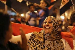 Sisi'nin zaferini bin kişi kutladı