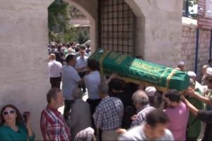 &Uuml;nl&uuml; sihirbaz son yolculuğuna uğurlandı