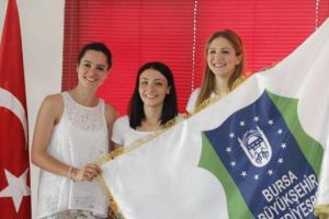 Bursa B&uuml;y&uuml;kşehir voleybolda imzalar atıldı
