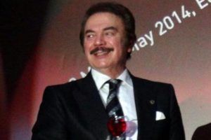 Orhan Gencebay'a 'T&uuml;rk D&uuml;nyası Kızıl Elma' &ouml;d&uuml;l&uuml;