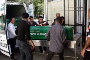 Kendisinden 32 yaş k&uuml;&ccedil;&uuml;k eşini &ouml;ld&uuml;rd&uuml;