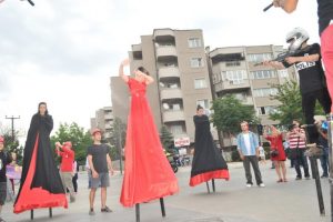 Nil&uuml;fer'de "Kırmızılı Kadınlar" y&uuml;r&uuml;d&uuml;