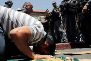 İsrail polisi T&uuml;rkleri de Mescid-i Aksa'ya sokmadı